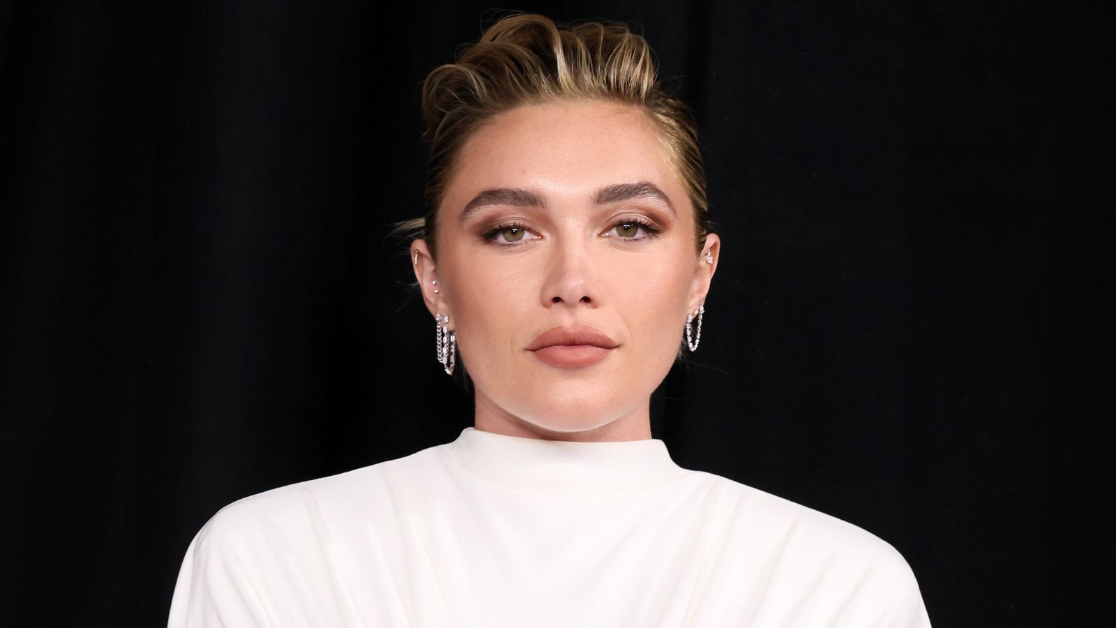 Only Florence Pugh Could Blend the '60s and '80s Into One Hairstyle