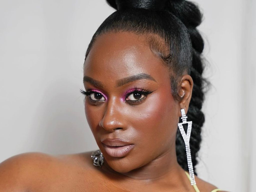 What Being a Beauty Influencer With Eczema Is Really Like