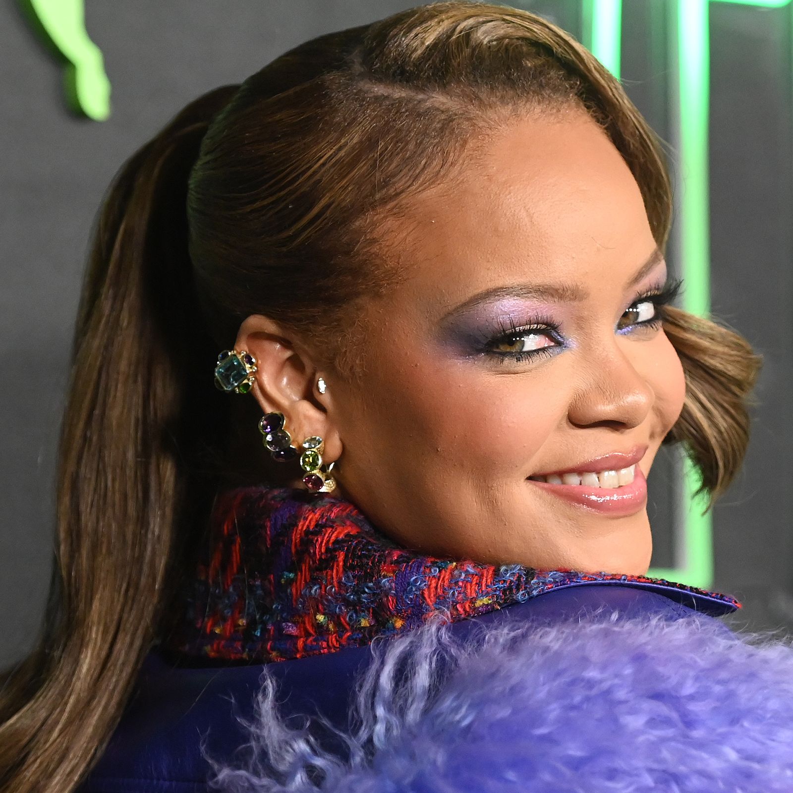Rihanna With a Lob Haircut Just Feels Right