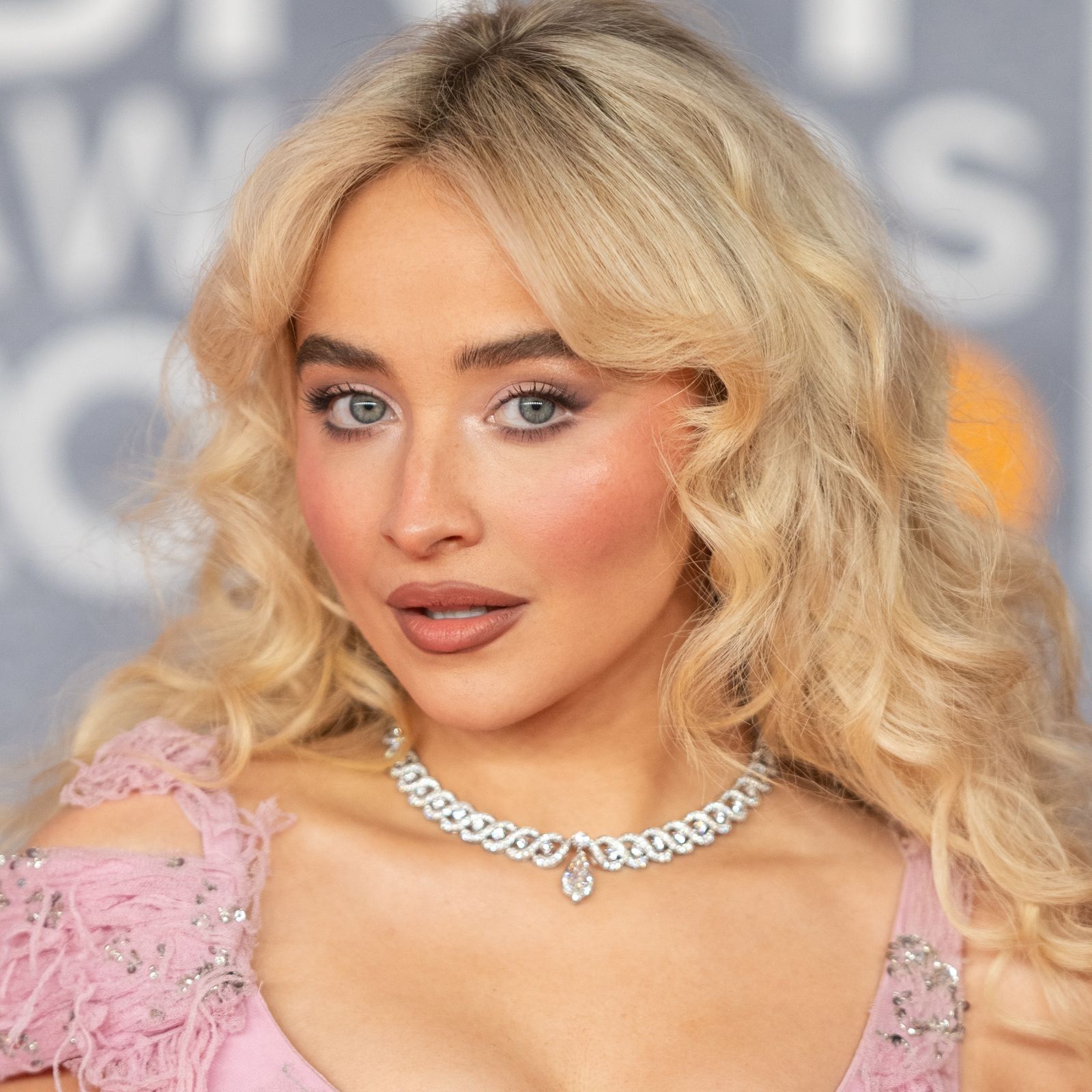 Sabrina Carpenter Put a Low-Key Vacation Spin on Her Signature Curls